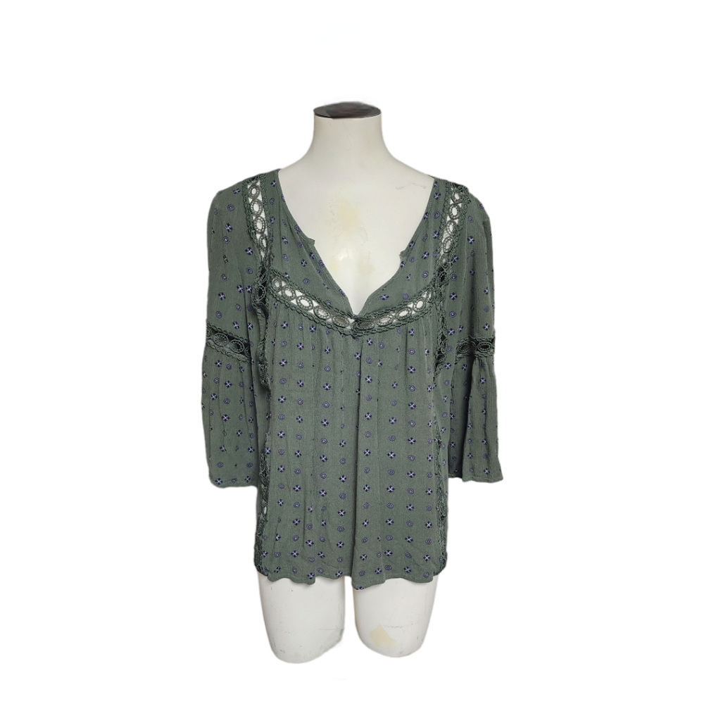 Love & Legend Women's Boho Style Crochet Design Bell Sleeve Top Size 16